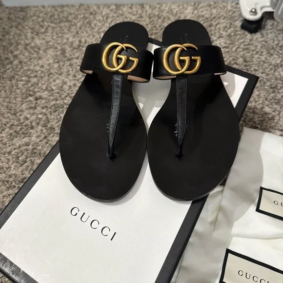 Gucci Black Sandals with Gold Logo - Picture 2 of 12